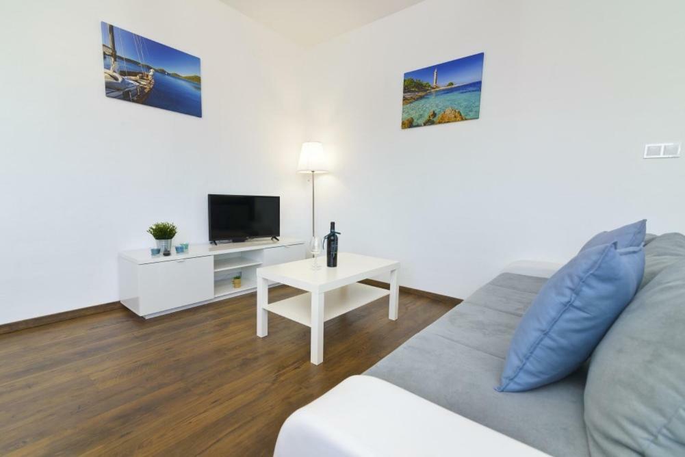 Apartment Dragana, Jezera, Island Murter Εξωτερικό φωτογραφία