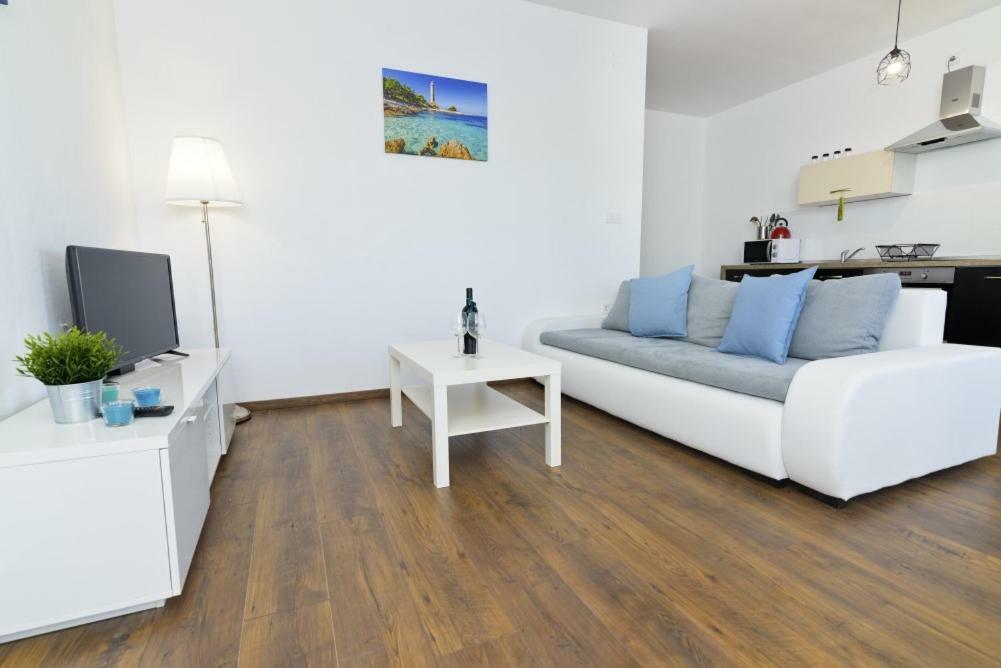 Apartment Dragana, Jezera, Island Murter Εξωτερικό φωτογραφία