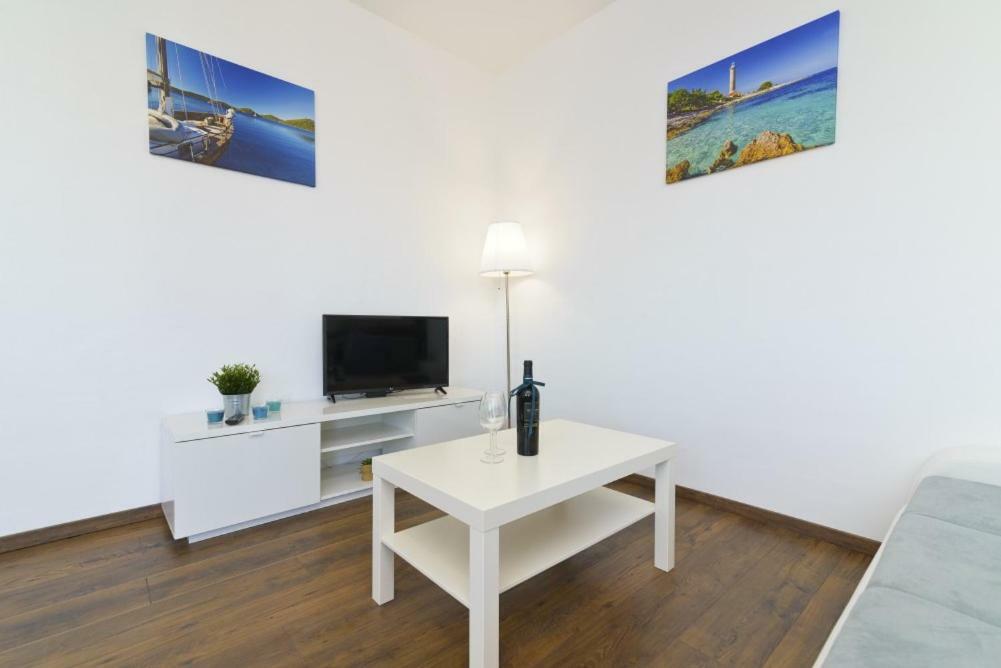 Apartment Dragana, Jezera, Island Murter Εξωτερικό φωτογραφία